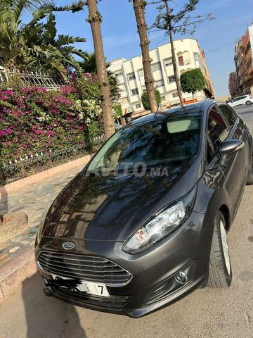 أعرض سيارتي فورد فييستا للبيع