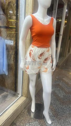 Comptoir et chaise et mannequins - 2