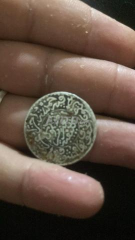 عملة مغربية قديمة من الفضة عام 1321 - 2