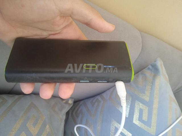 Power bank de Oraimpo charge et charge deux personnes