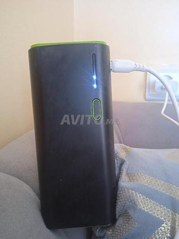 Power bank de Oraimpo charge et charge deux personnes - 2