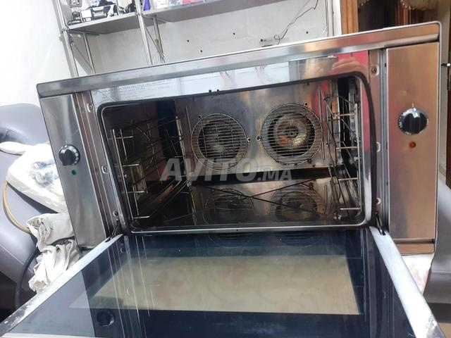 Four professionnel Smeg à vendre. - 2