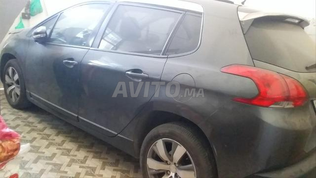 Voiture Peugeot 2008 - 2