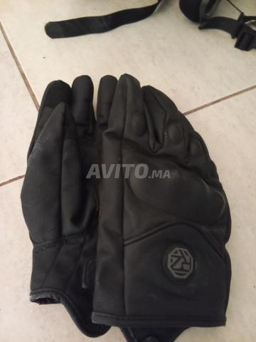 Deux casques pour moto ADV, gants et combinaison de protection - 2