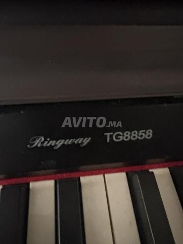 Piano très peu utilisé en bon état - 2