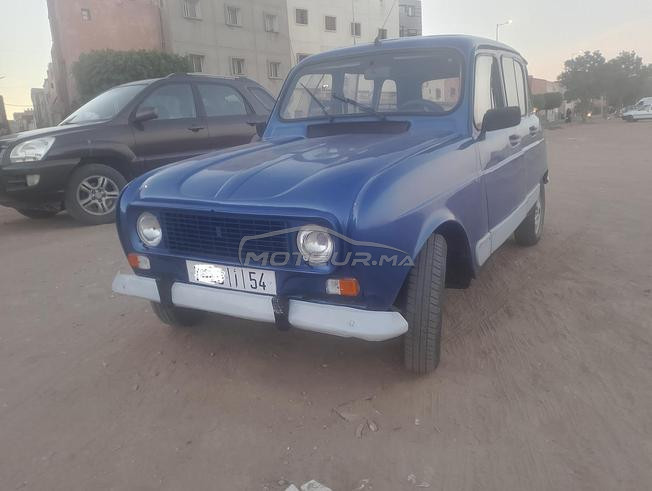 Renault 4 très bon état 
