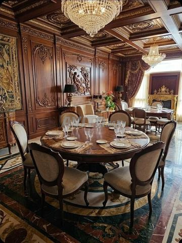 Décoration Royale cette Majestueuse salle à manger