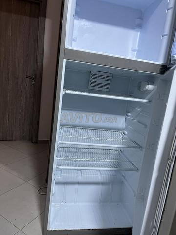 Réfrigérateur à vendre, très bon état, juste besoin des joints de porte. - 2