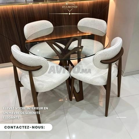 Table de salle à manger en verre élégante