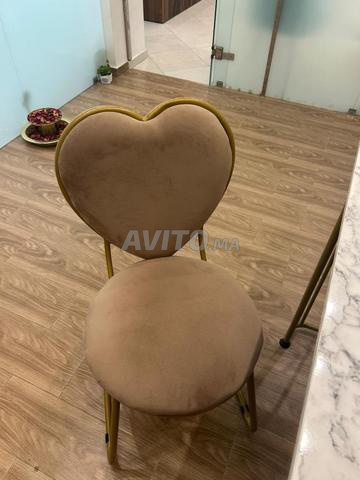 Vente table et deux chaises manucure - 2