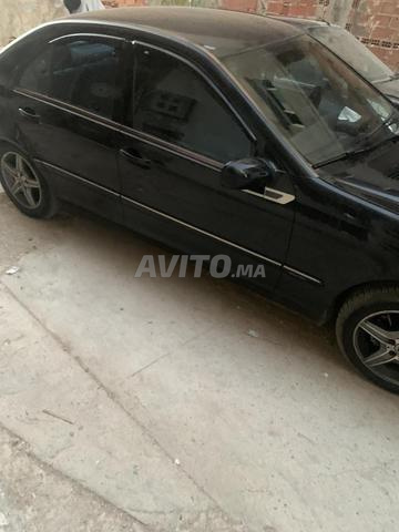 Mercedes-Benz 220 Diesel Automatique 2001 à Tanger - 2