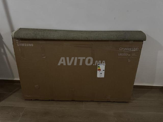 Télévision SAMSUNG SERIE 8 - dernier modèle - 2