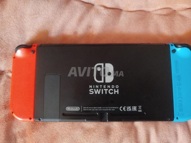 Nintendo Switch v2 2022 très bon état - 2