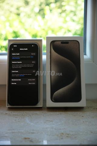 iPhone 15 Pro Max 256 avec câble et boîte d'origine