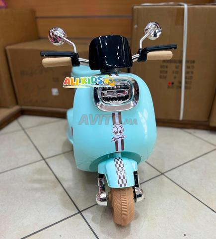 Moto Vespa électrique 12V pour enfants - 2