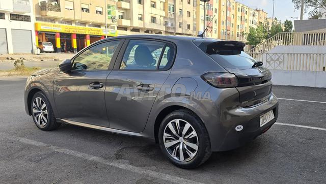 Peugeot 208 belle voiture