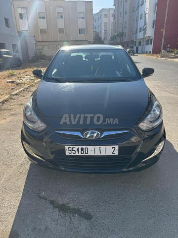 Hyundai Accent noire. 6 cv diesel - 2