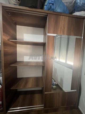Armoire moderne à portes coulissantes avec miroir - 2