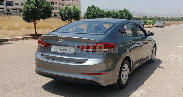 Hyundai Elantra Diesel Automatique 2017 à Fès - 2