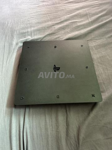 PS4 Slim 500go avec manette - 2