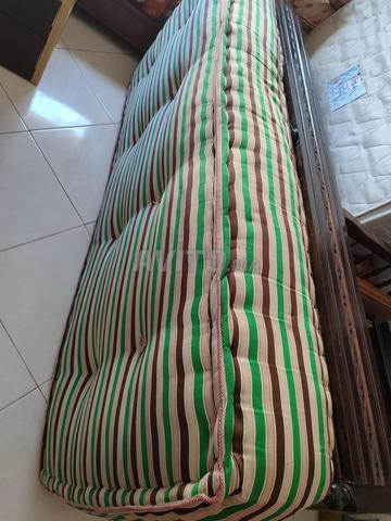 Banc en bois d'acacia avec son coussin - 2
