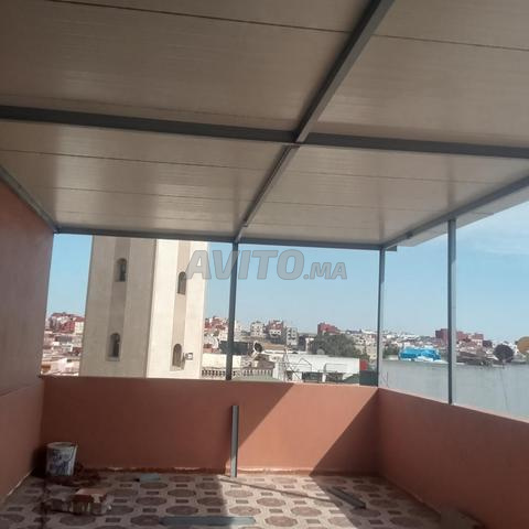 Installation de panneaux sandwich à El Jadida