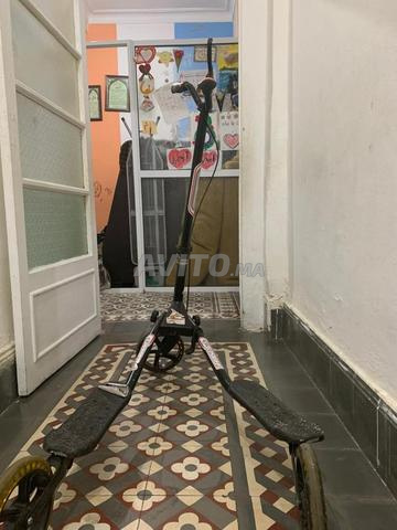 Trottinette à deux pieds, encore propre - 2