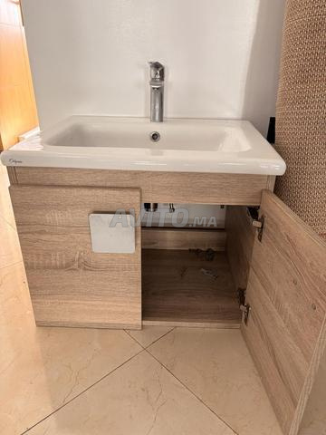 LAVABO À VENDRE EN TRÈS BON ÉTAT AVEC ROBINET - 2