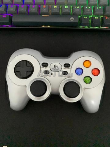 Manette Logitech Controller pour PC Windows, téléphone - 2