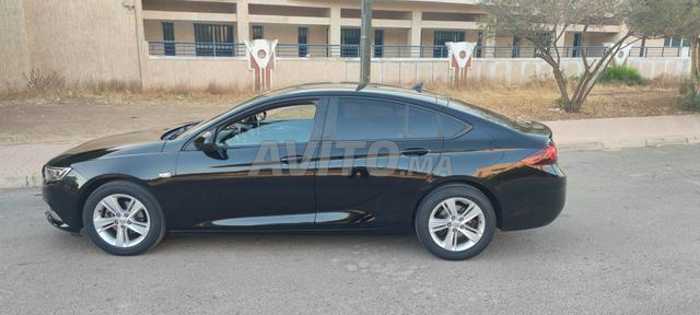 Opel Insignia 1.6L 6 chevaux manuelle À Settat - 2