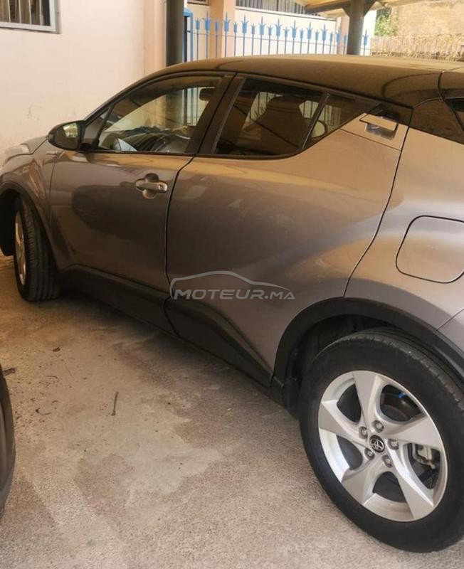 Toyota CHR hybride en excellent état à vendre de 