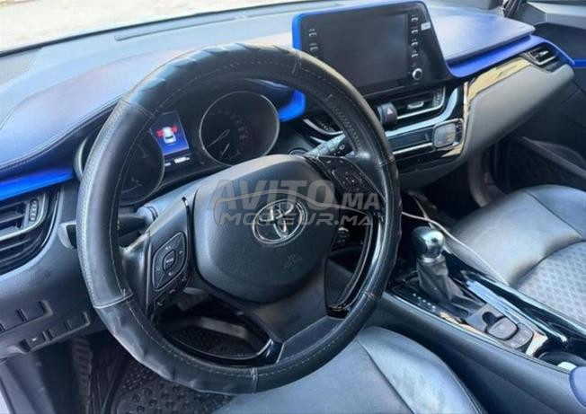 Toyota CHR hybride en excellent état à vendre de 
