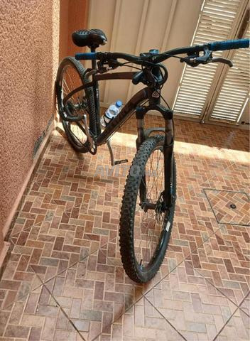 Vélo/bicyclette belle, encore neuve, haute qualité.