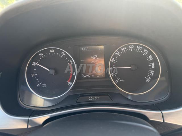 Skoda Fabia modèle 2018 essence très bon état - 2