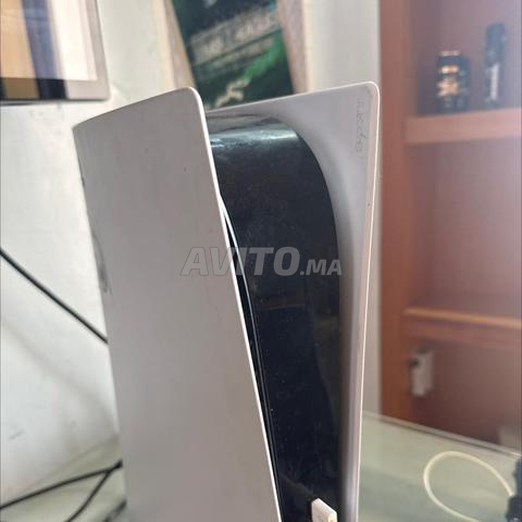 PS5 à vendre, édition digitale sans lecteur CD avec 2 manettes - 2