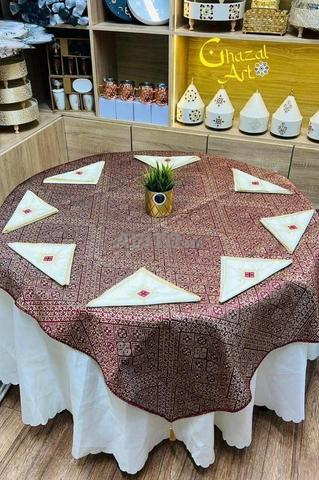مفرش طاولة مطرز أنيق - جودة ممتازة - 2