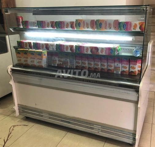 بيع واجهة عرض بحالة جيدة جداً، تم شراؤها جديدة