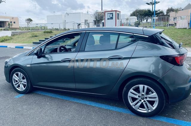 Opel Astra 2021 faible kilométrage - 2