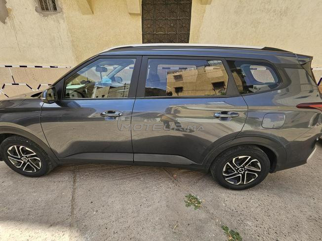 kia carens fin 2022 très bon état 