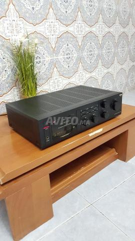 مضخم صوت Grundig كلاسيكي مع راديو FM AM