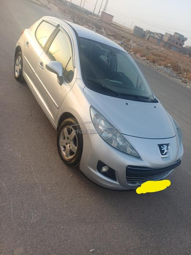 Peugeot 207 Essence Manuelle 2010 à Marrakech