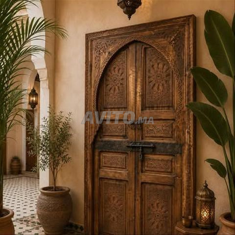 Porte Marocaine Traditionnelle en Bois Sculpté à la Main