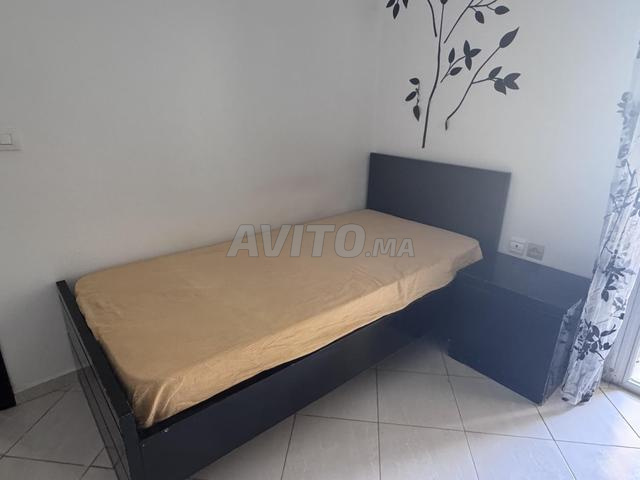 Chambre à coucher (lit, matelas, table de chevet) - 2