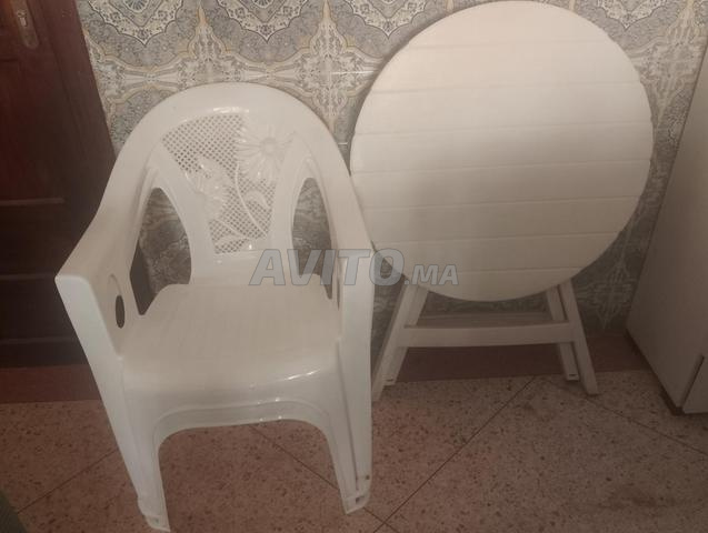 Table démontable et 4 chaises top qualité - 2