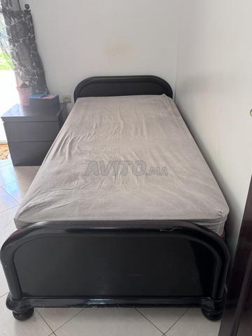 Chambre à coucher (lit, matelas, table de chevet) - 2