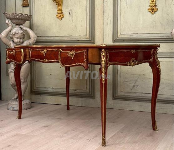 Bureau Plat En Marqueterie De Style Louis XV