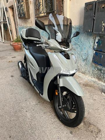 Honda SH 125 2024 - 2700 km - Très bon état
