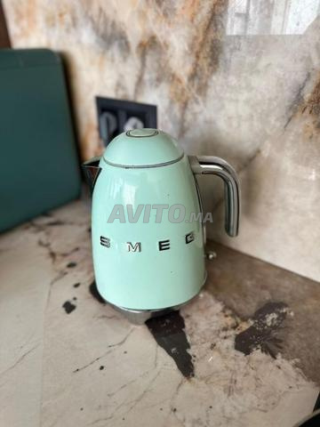 غلاية كهربائية Smeg بتصميم كلاسيكي أخضر - 2