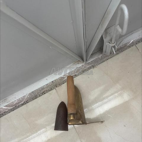 مكواة نحاسية قديمة - 2