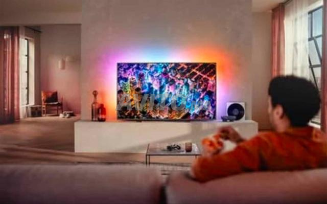 تلفزيون فيليبس 70 بوصة PUS7805 4K HDR Ambilight 3 - 2